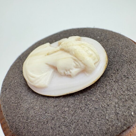 VTG Loose Stone Carved Shell White Profile Cameo Size 1" Length by 0.75" Width - Picture 3 of 9